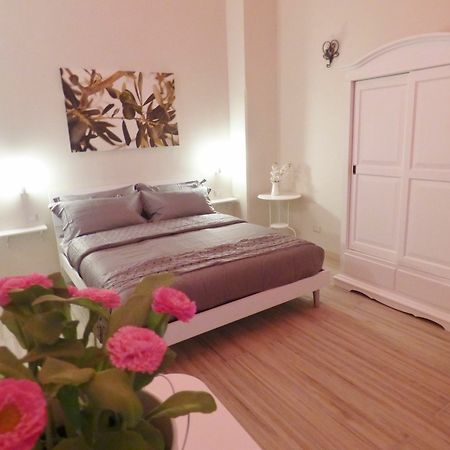 Bed and Breakfast Da Polly A Piazza Amedeo Nápoles Exterior foto