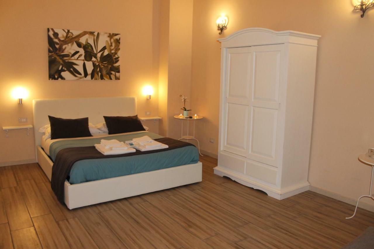 Bed and Breakfast Da Polly A Piazza Amedeo Nápoles Exterior foto